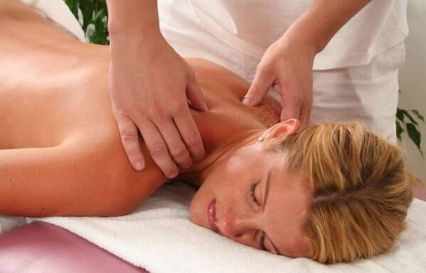 Massage van de cervicale wervelkolom met osteochondrose